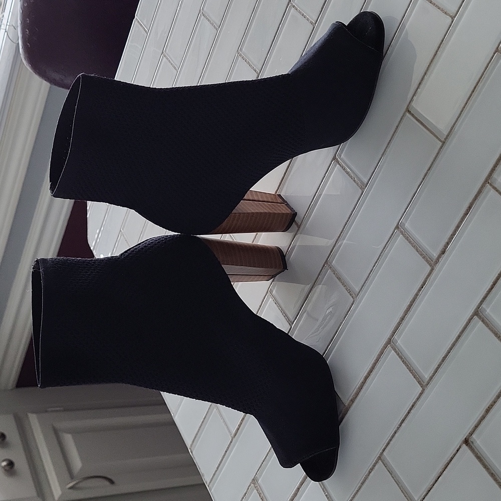 Open toe booties - Picture 2 of 6